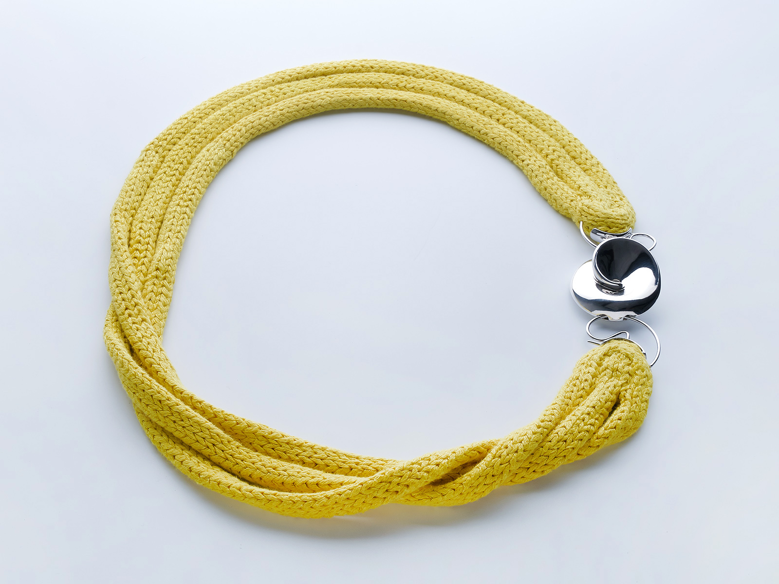 Collana Lunga Artigianale In Corda Di Cotone Nero Con Perline Geometriche In Legno, Colori Verde Acqua, Oliva E Blu, Lunghezza Regolabile 86 Cm, Unica By Avalaya